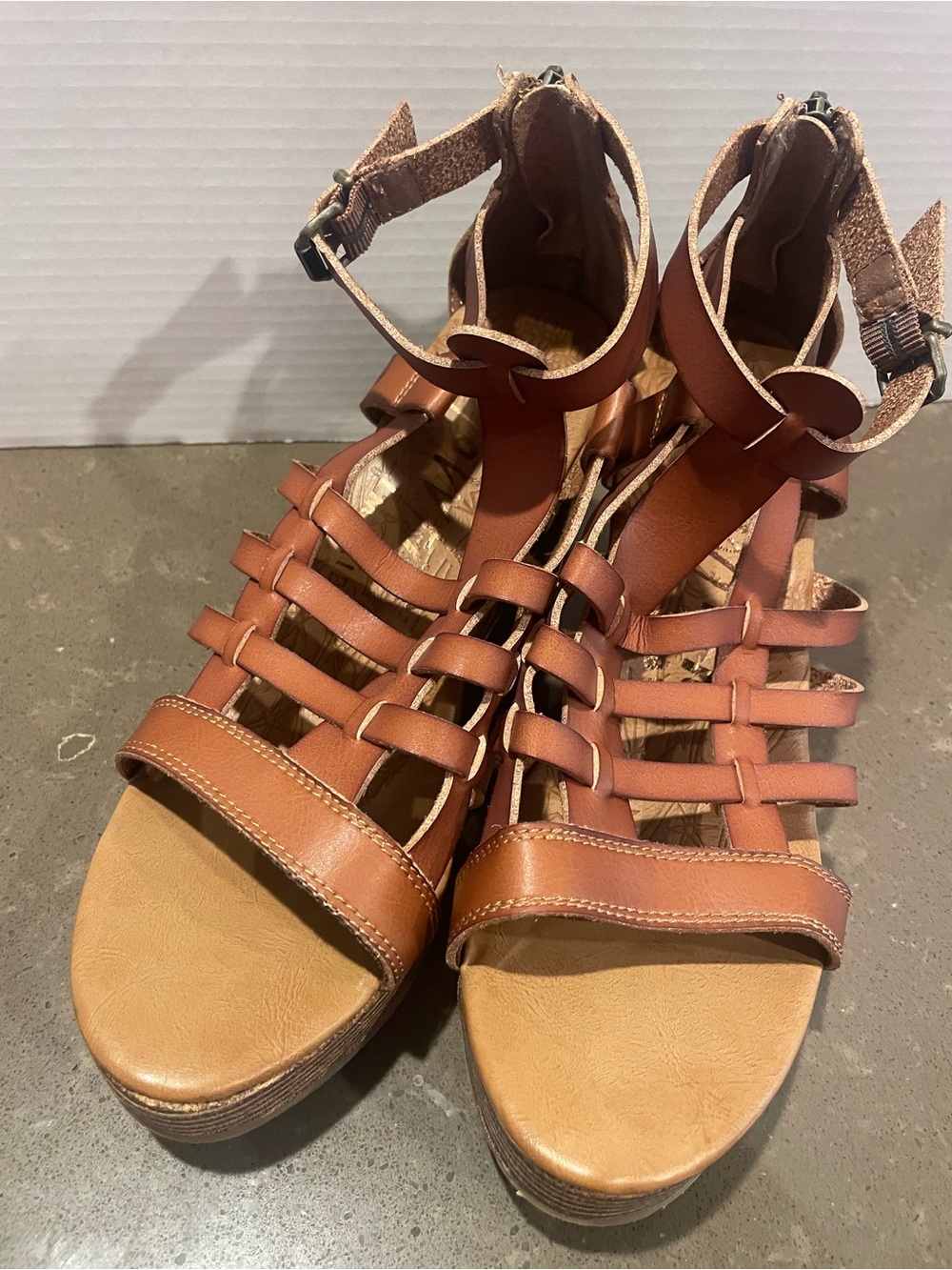 Blowfish Tan Brown Strappy Gladiator Sandals